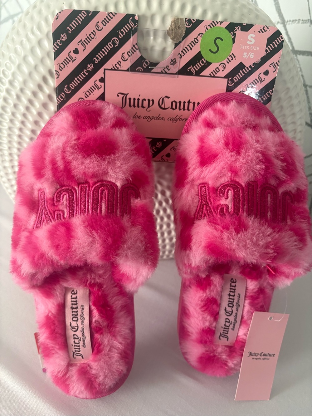 Juicy Couture Hot Pink Furry Slippers – Size 5/6 - Picture 7 of 7